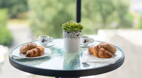 SWEET HOME Apartman , 30sqm studio, free private parking, mountain view, balcony, 20 min from downtown - Image 5