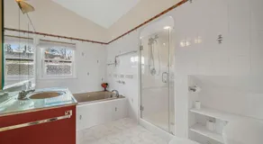 Cozy Dunbar 5 Beds Home with Views, Near UBC, DT, YVR - Image 3