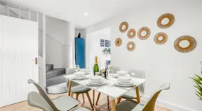 3 Bed & Sleeps 8, Free Parking - 15 mins from Tottenham Stadium By Stay Aura Holiday Lets London - Image 5