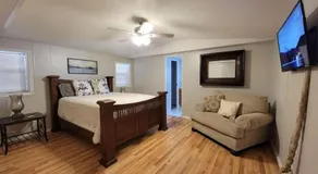 Gigi's Spacious Lakefront with Boat Ramp Access!! Newly Remodeled, Sleeps 8! - Image 2