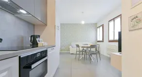 Queen Venice Fly Apartments - Image 5