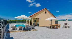Holiday house Marijan with private pool and barbecue - by TA Leut - Image 3