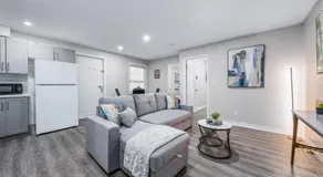 Casa Hotels College Prime Suite Near Trinity Bellwoods & Little Italy - Image 2