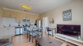 Cozy Modern Home Free Parking - Image 5