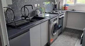 Apartment - Sleeps 4 - Pet friendly - Parking - Image 3