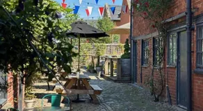 The Black Swan Inn - Image 5