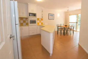 Beach Court - Airlie Beach - Image 5