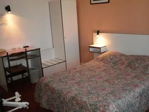 Hotel De La Gare - Image 2