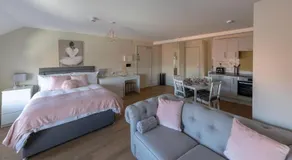 Hereford City Centre - Apartment 9, Isabella House - Modern Apartment In The Heart of The City - Sleeps 4 Guests - Hosted by RENTMYHOUSE - Image 2