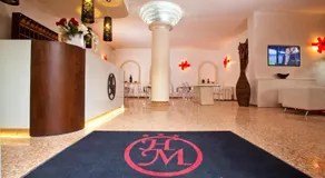 Momi's Hotel - Image 3