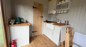 Shepherds Hut at Cedar Gables - Image 4