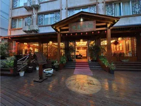 YIhe Lianhua Yanying Hotel - Image 5