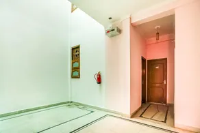 Hotel O Royal Inn - Image 5