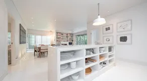 Retro Beach House at Pearl Beach - Image 4