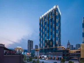 Selected Platinum Hyatt Hotel - Image 4