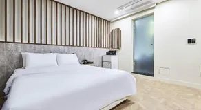 Film Hotel - Image 2