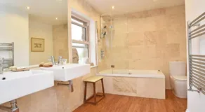 Carlton House - Spacious 4 Bed Victorian townhouse - Image 2