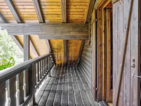 Cozy Chalet in Mürlenbach with Forest Near - Image 3