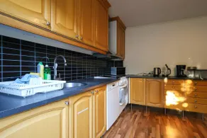 Workers • 8BR • 13 Beds • 2 Kitchens• Parking - Image 2