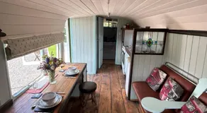Swallowfield Glamping-The Last Stop - Image 2