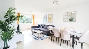 Large 3 Bed - Free Parking - Long Stay Discount - Image 3