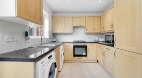 Riverview, studio style room near station R3 - Image 3
