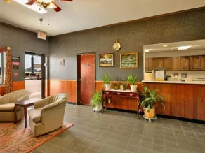 Super 8 by Wyndham Bowling Green - Image 5