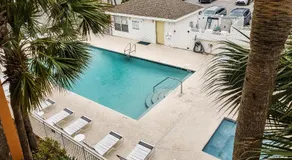Family-friendly Gulf view condo with beach chair & umbrella shared pool hot tub - Image 3