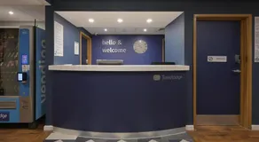 Travelodge Harrogate West Park - Image 3