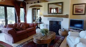 The Red Barn - Image 2