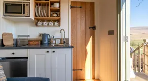 Scalderskew Shepherds Hut - Image 4