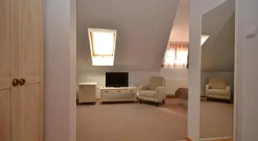 Art Garni Hotel - Image 2