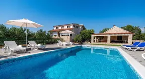 Apartments Tonka and Lara with shared pool - Image 3