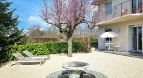 Gîte moderne avec parking sécurisé et jardin privé - Image 4