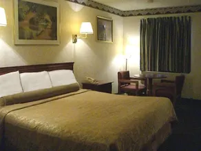 Red Carpet Inn Williamstown - Image 3