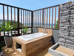 5ive Beach House Hotel - Image 2