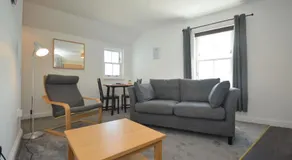 Buzzard Apartment - Image 2