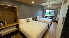 Otter Hotel - Image 2