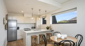 Penthouse Views Ocean Harbour, Designer 2 Bed 2 Bath w Parking - Image 3