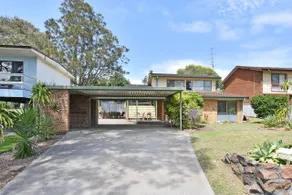 Breezy Bayside Haven at Brightwaters - Image 5