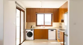 Spacious & Bright Apartment with Balcony - Image 3