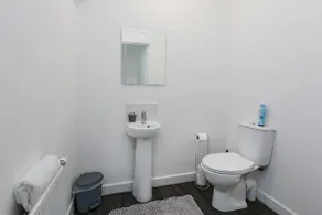 Large House, Great for Families, Free parking - Image 5