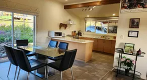 Beautiful Vineyard Stay - Image 3