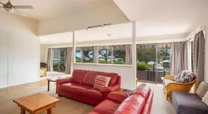 Clarence Court ON THE Beach - Spacious Beach House - Holiday Yamba - Image 2