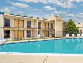 Super 8 by Wyndham Camp Springs/Andrews AFB DC Area - Image 2