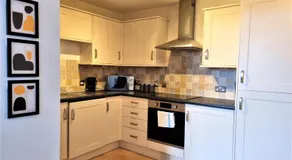 Central Apartments - Spacious 2 Beds - Image 2