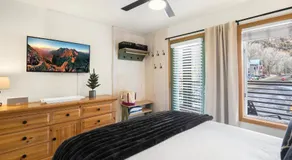 Riverfront, blocks to ski - Mtn Views, Hot Tub at Viking Lodge 217 condo - Image 2