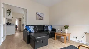 The Nook - Quaint Victorian Home With Free Parking - Image 2