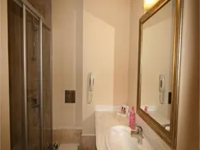 Remi Hotel - Image 3