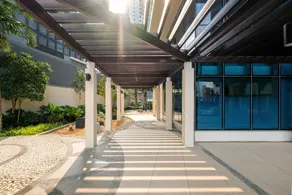 Uptown Parksuites Modern Room - Image 5
